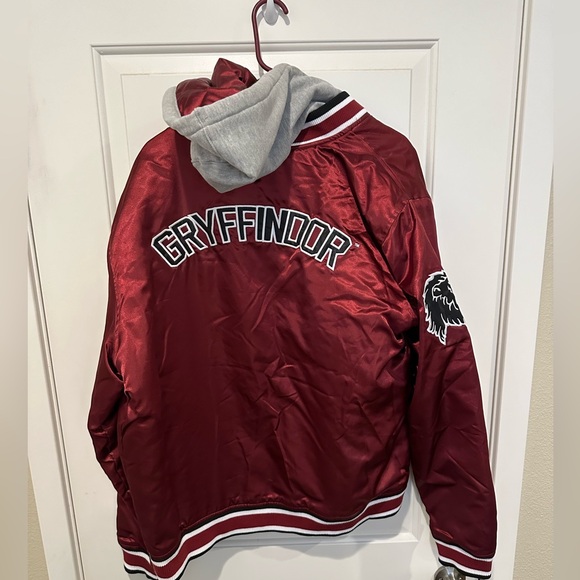 Harry Potter Gryffindor Coaches Jacket - Picture 7 of 9